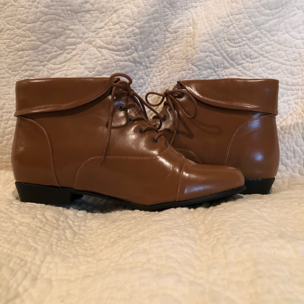 Brown leather Valley Lane women’s ankle shoes